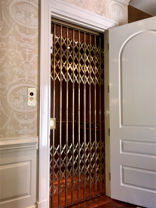 Elevator gate Image